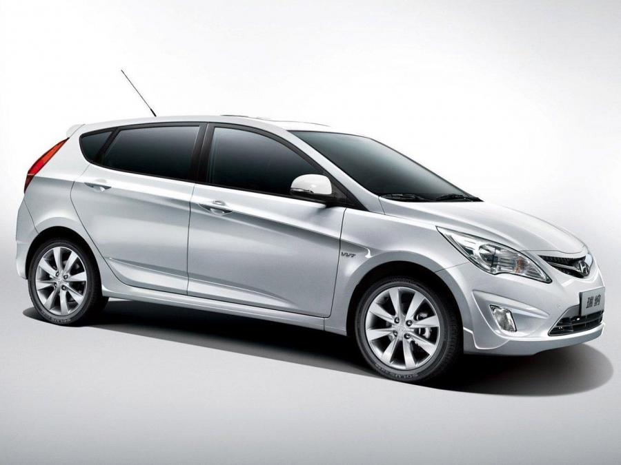  Hyundai Verna 5-Door 2010 года  (фото 3 из 5)